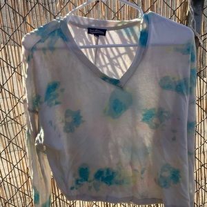 Cute white small v-neck sweater